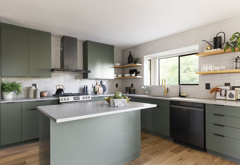 Stunning kitchen with white tile backsplash | Classique floors + tile