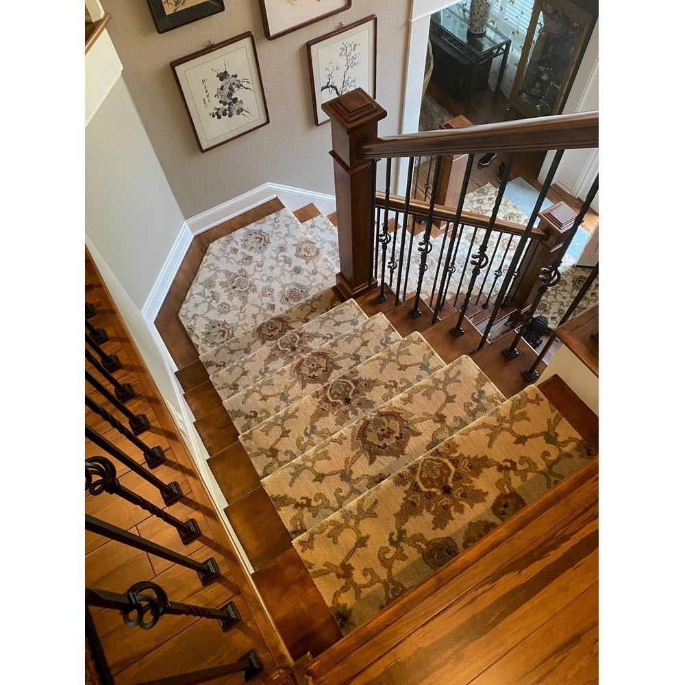 Stunning traditional carpet stair runner with landing